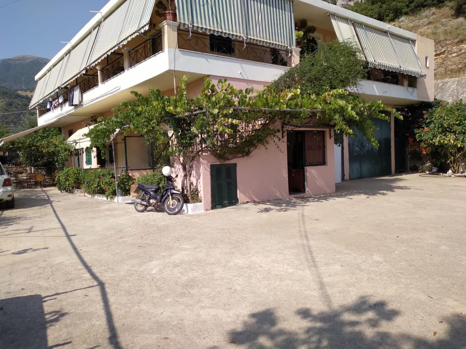 Oasis Hostel Himare Exterior photo